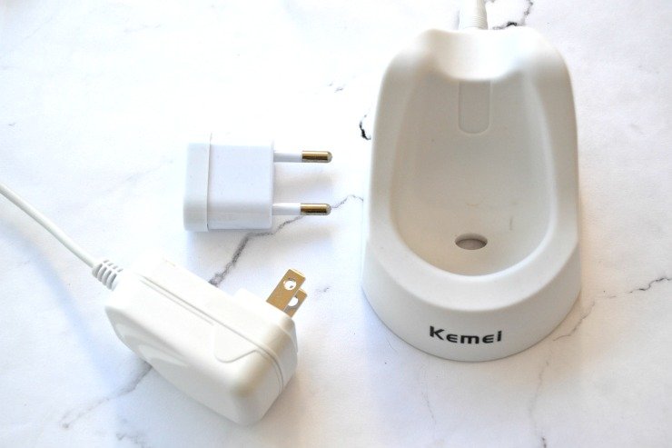 cepillo limpiador Kemei base de recarga inalámbrica