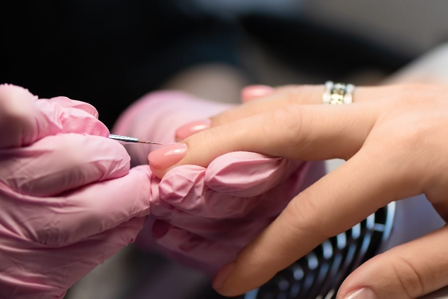 Prohibida la manicura semipermanente